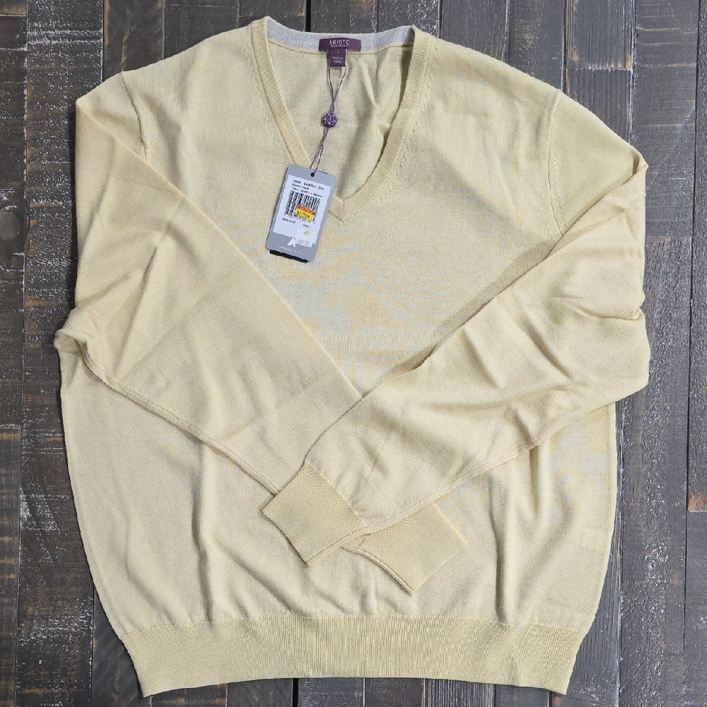 Men's V-Neck Sweater in Cream